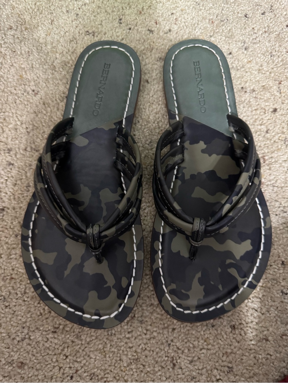 Bernardo women’s Camouflage Flip Flops - Olive Green & Black